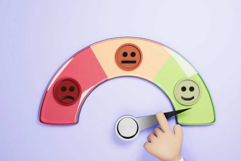 Absolute Offenheit – regelmäßige Optimierung deiner Absicherung für maximalen Schutz und Kundenzufriedenheit Eine Zufriedenheitsskala mit einem Pfeil, der auf ein grünes, glückliches Emoji zeigt, verdeutlicht das Ziel absoluter Offenheit.